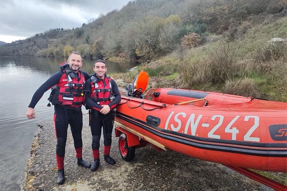 Bombeiros da Guarda salvam cão à deriva em barragem