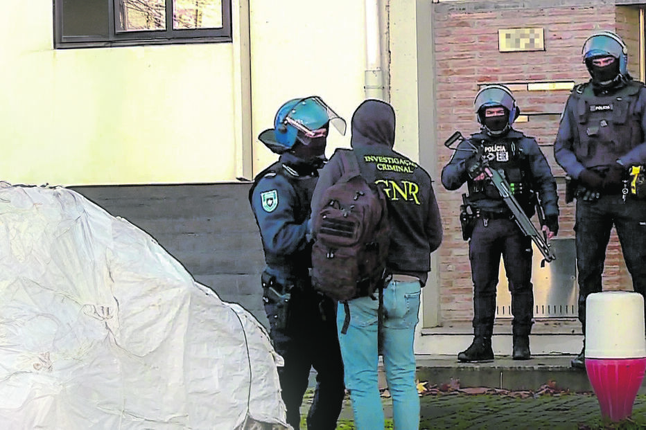 Menor usado em rede de tráfico de droga no Bairro do Lagarteiro no Porto