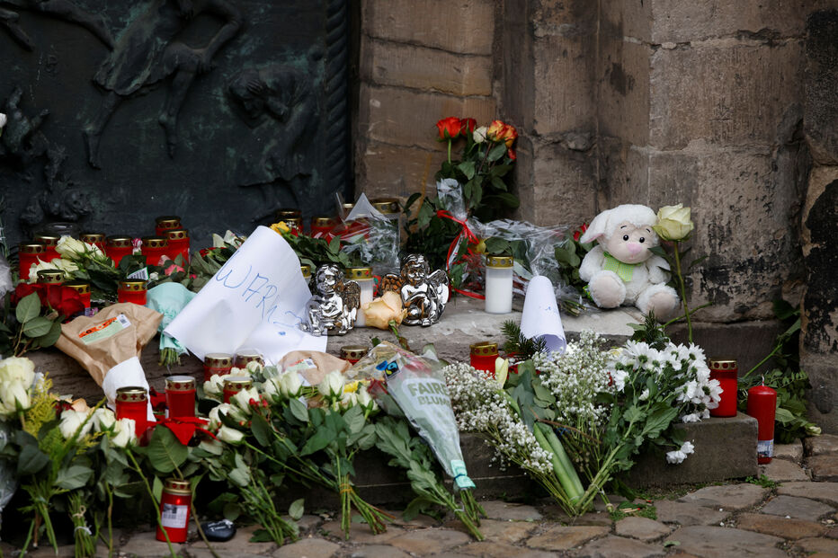 Alemanha acorda triste após atropelamento em mercado de Natal