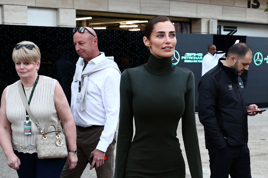 ebecca Donaldson, de 29, é namorada de Carlos Sainz, 30