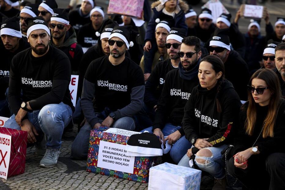Sapadores em protesto deixam presentes de Natal 