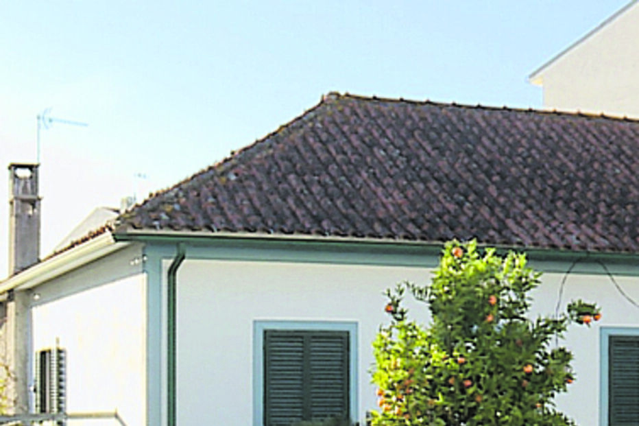 Idoso de 80 anos escapa a explosão devido a fuga de gás 