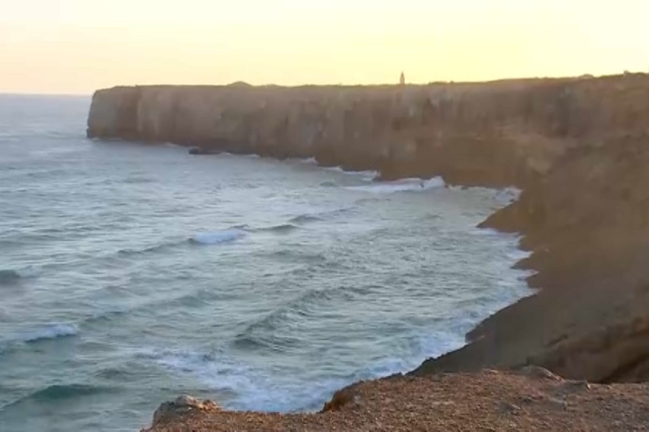 Homem morre após queda de parapente em Sagres