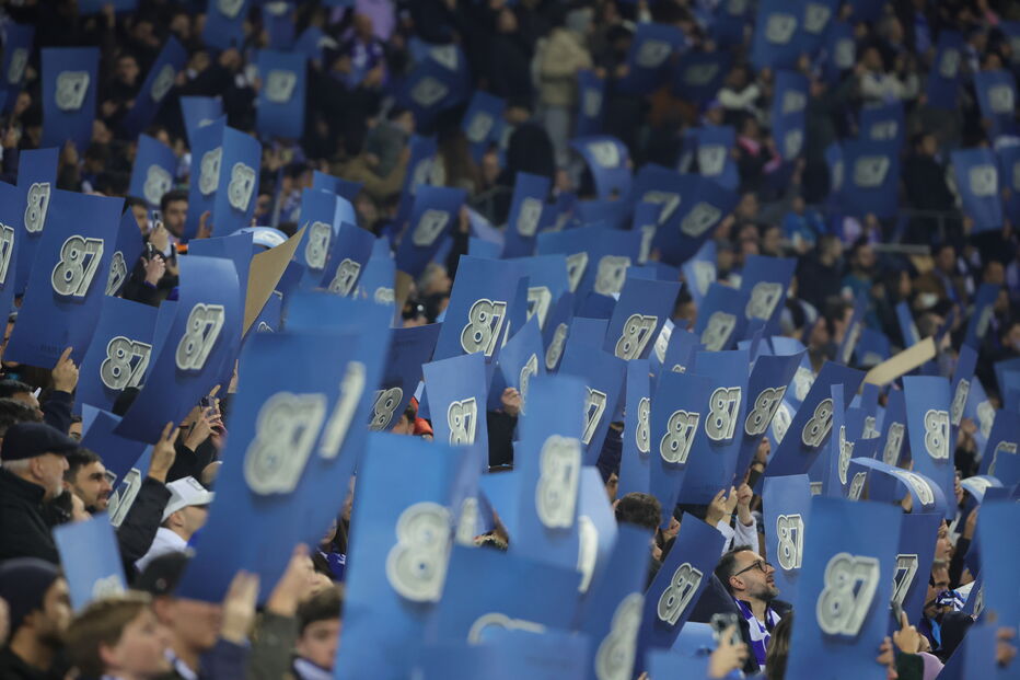 Adeptos prestam homenagem a Pinto da Costa pelos seus 87 anos 