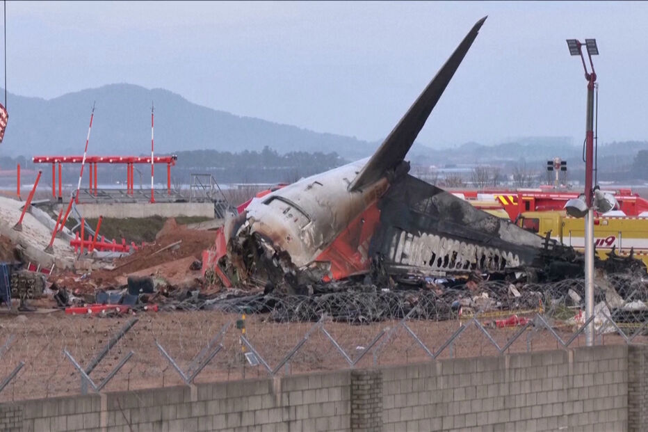 Avião despenha-se na Coreia do Sul e faz 179 mortos