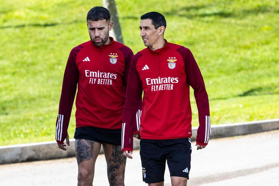 1Di María e Otamendi não gostaram da postura da equipa no dérbi, na primeira parte 