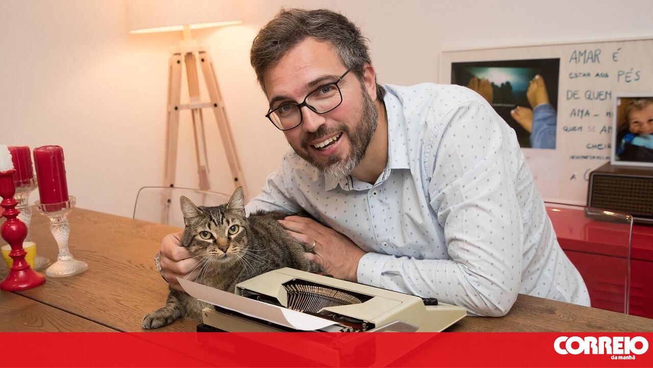 How Pedro Chagas Freitas has changed... Writer shows old photo to his son and he is not the only one surprised