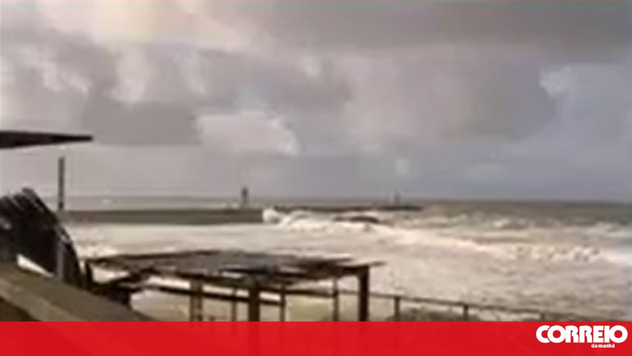 Dangerous Waves Force Beach Closures and Yellow Alerts Across 10 Portuguese Districts