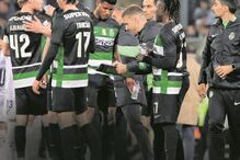 Matheus Reis foi um dos defesas que viram o seu posicionamento ser corrigido pela equipa técnica ainda no jogo em Guimarães