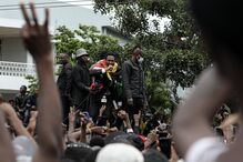 Venâncio Mondlane discursa nas ruas de Maputo