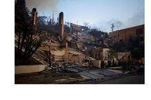 Destruição provocada pelos incêndios na Califórnia 