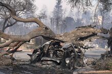 Destruição provocada pelos incêndios na Califórnia 
