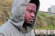 Edmundo Nascimento, o pai, questiona por que razão o filho não ficou internado