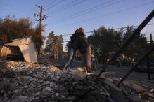 Lágrimas e desespero de quem viu a casa a ser reduzida a cinzas pelos incêndios em Los Angeles  