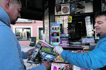 Leitores 'correm'  às bancas para conseguir a coleção composta por 15 fascículos