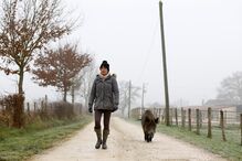 Elodie Cappe com o javali 'Rillette'