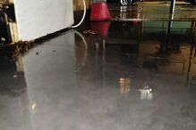 Restaurante inundado após chuva porte em Ovar