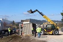 Despiste de camião condiciona trânsito no IC2 em Coimbra