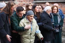 Sobrevivente durante cerimónia que marca o 80º aniversário da libertação de Auschwitz