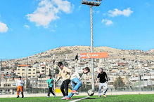 Crianças voltaram a brincar no local do ataque 