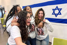 Família e amigos das reféns