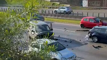 Choque entre três viaturas causa três feridos na A2 junto ao Feijó em Almada