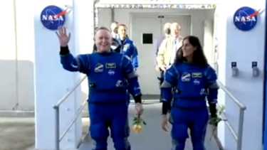 Conheça os dois astronautas da NASA que estão presos no espaço há mais de 200 dias 