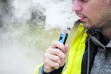 Espanha quer proibir fumo em esplanadas e igualar tabaco a cigarros eletrónicos