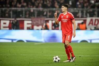 Benfica em contrarrelógio para contratar novo central