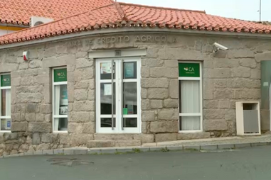 Dois homens de cara destapada assaltam balcão da Caixa Agrícola de Monte do Trigo