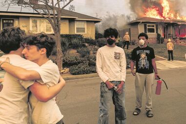 Milhares de moradores foram forçados a sair das suas casas 