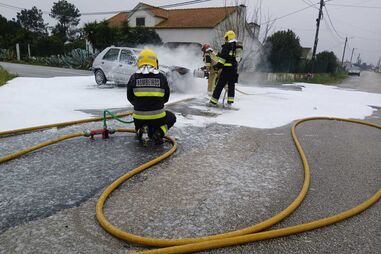 Incêndio deflagra em viatura em Salvaterra de Magos 