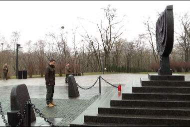Zelensky realiza homenagem às vítimas do Holocausto em Kiev