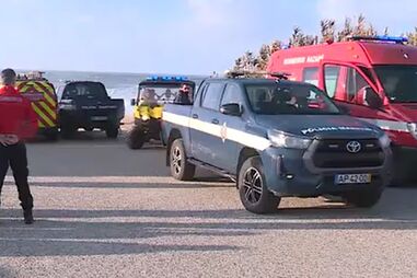 Mulher resgatada no mar da Praia dos Salgados na Nazaré  