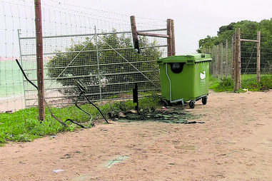 Homem assassinado, regado com gasolina e deixado a arder no lixo junto a praia fluvial no Seixal
