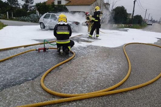 Incêndio deflagra em viatura em Salvaterra de Magos 