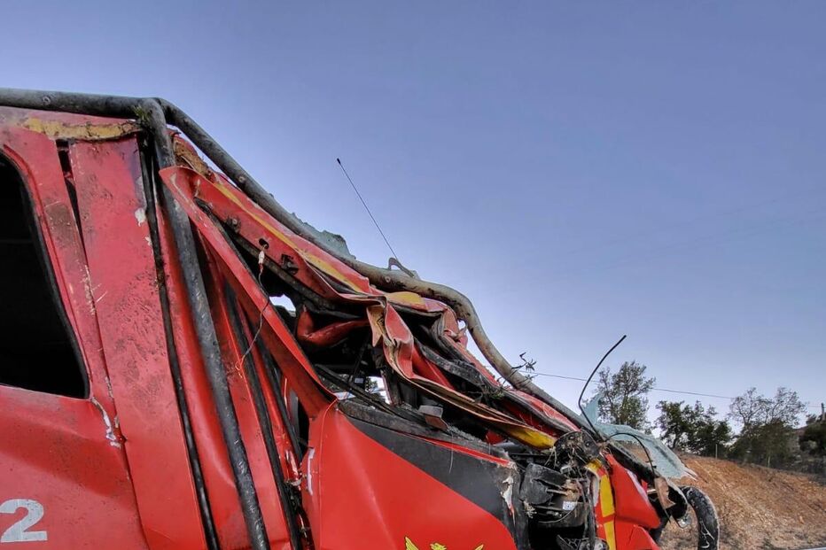 Viatura do despiste que envolveu cinco bombeiros de Odemira