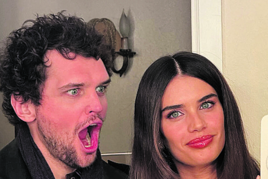 Sara Sampaio com Ray Nicholson