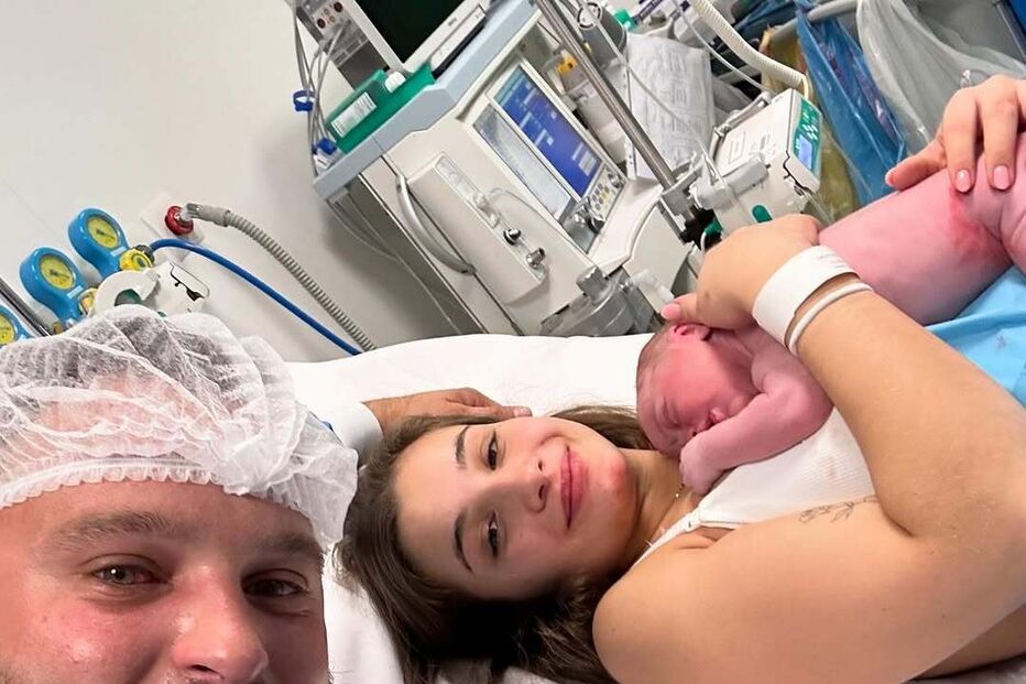 Miguel Vicente e Beatriz Castro com o bebé 