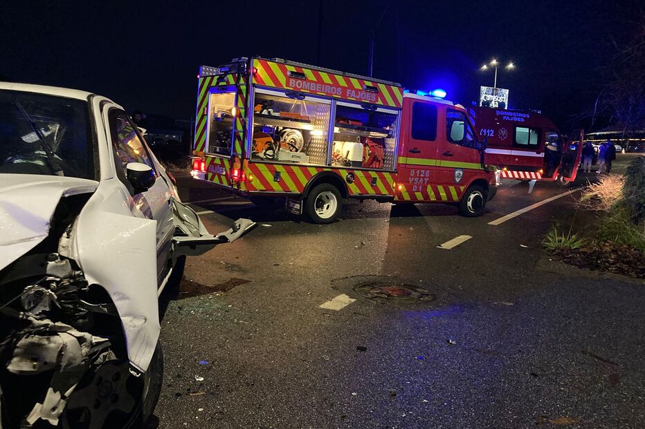 Três feridos em colisão entre três carros em Oliveira de Azeméis