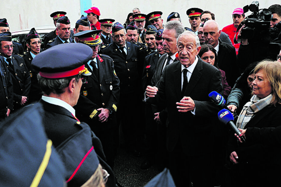 Marcelo falou rodeado pelos bombeiros