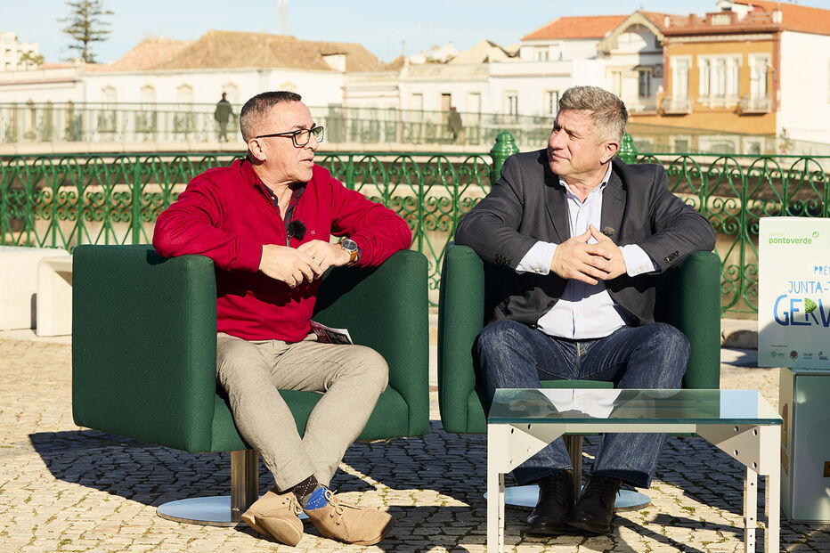 José Mateus, presidente da Junta da União de Freguesias de Tavira (esq.) e João Simões, presidente da Junta da União de Freguesias de Alcoutim e Pereiro e coordenador da Delegação Regional do Algarve e da ANAFRE, são parceiros da iniciativa “Junta-te ao Gervásio