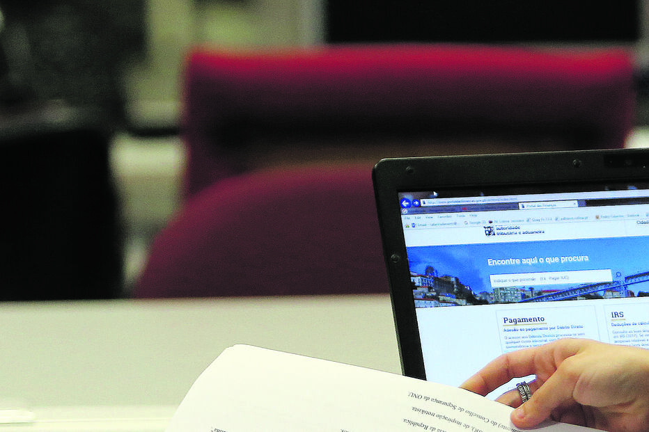 Salários e pensões até 870 euros isentos de IRS 