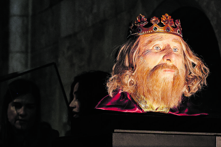 Busto do rei que morreu há 700 anos foi apresentado no Mosteiro de Odivelas