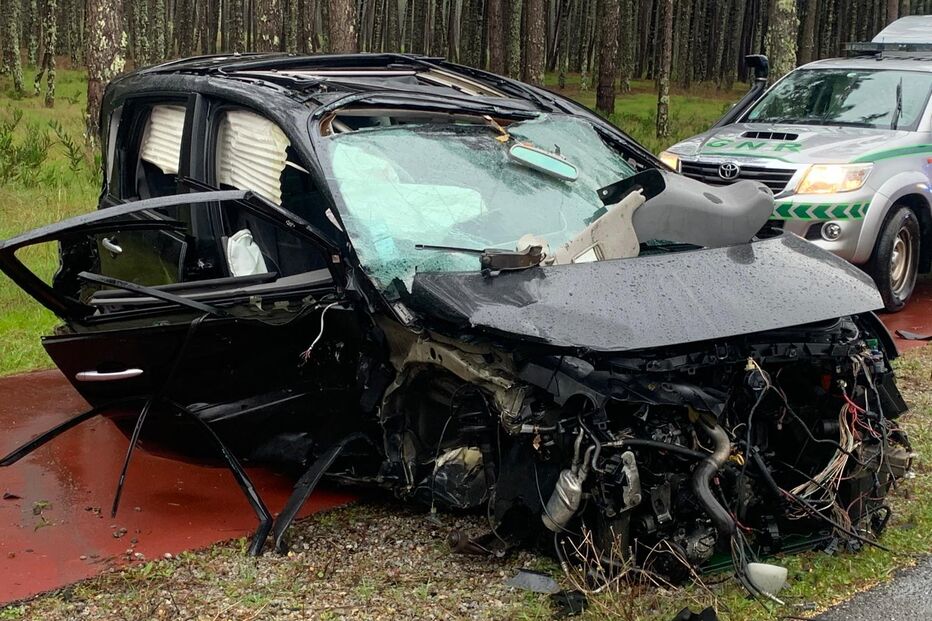 Mulher gravemente ferida em colisão entre dois carros em Vagos. Um bebé e dois homens também ficaram feridos