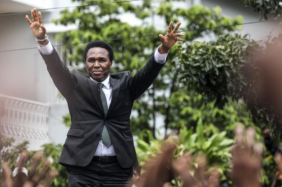 Venâncio Mondlane discursa nas ruas de Maputo