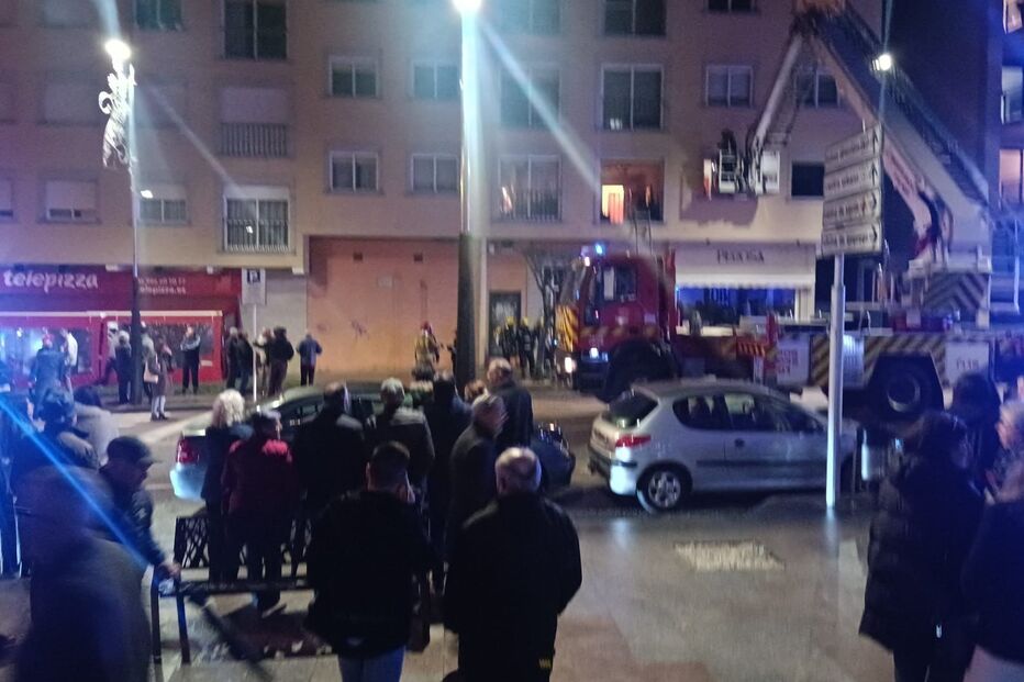 Bombeiros Voluntários de Valença acionados para combater incêndio em prédio em Espanha