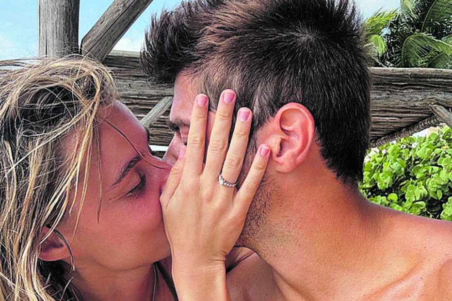 Durante a recente viagem do casal ao México, o ator pediu à companheira para subir ao altar 