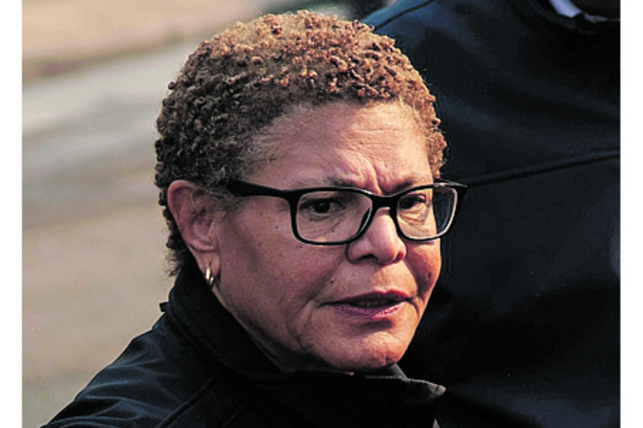 Mayor Karen Bass foi alvo de fortes críticas