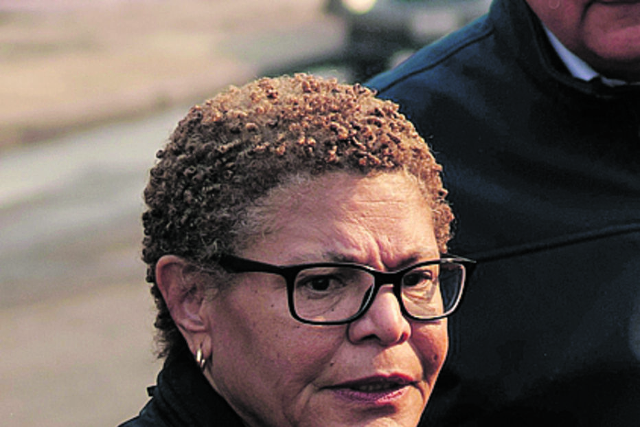 Mayor Karen Bass foi alvo de fortes críticas